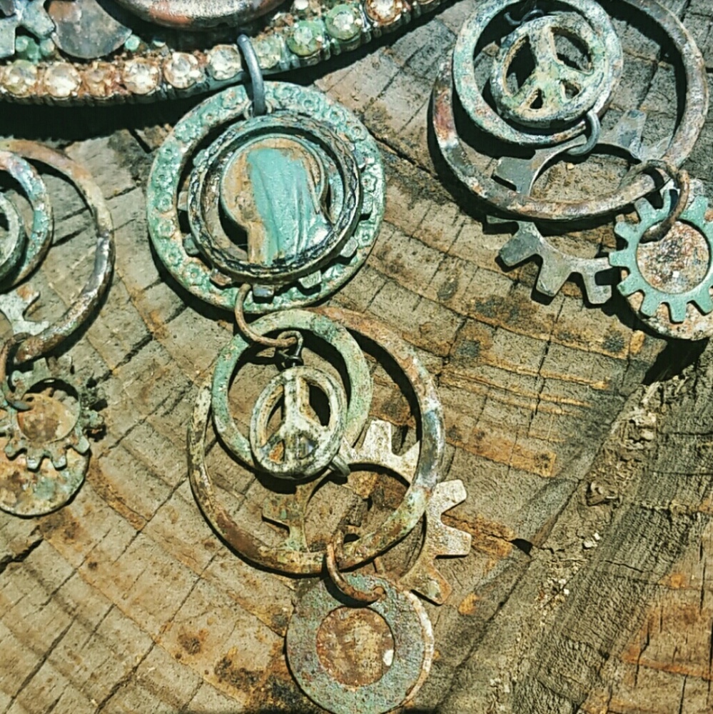 ๐ฅSOLD๐ฅSTEAMPUNK STATEMENT NECKLACE - Picture 5 of 6